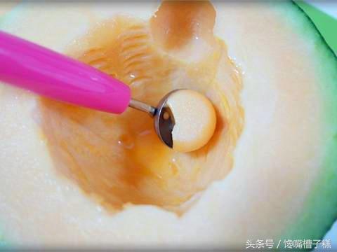 自制哈密瓜冰淇淋,哈密瓜牛奶冰淇淋做法