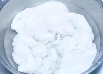 新衣服怎么消除褶皱,刚买的新衣服如何去褶皱