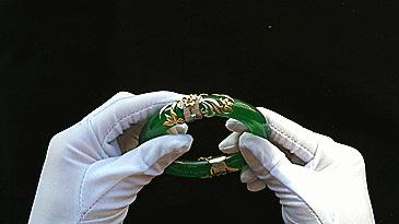 手镯不小心碰裂怎么补救,手镯不小心打碎了四段怎么修视频