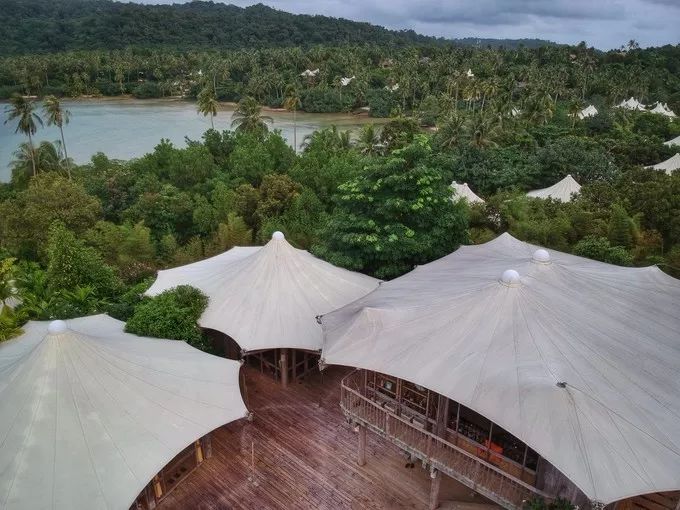 衣冠不整恕不招待厨师,衣冠不整不让进的饭店