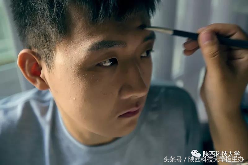 骄傲！身高192cm的“运动男神”，身高176cm的“标准女神”为陕科大代言