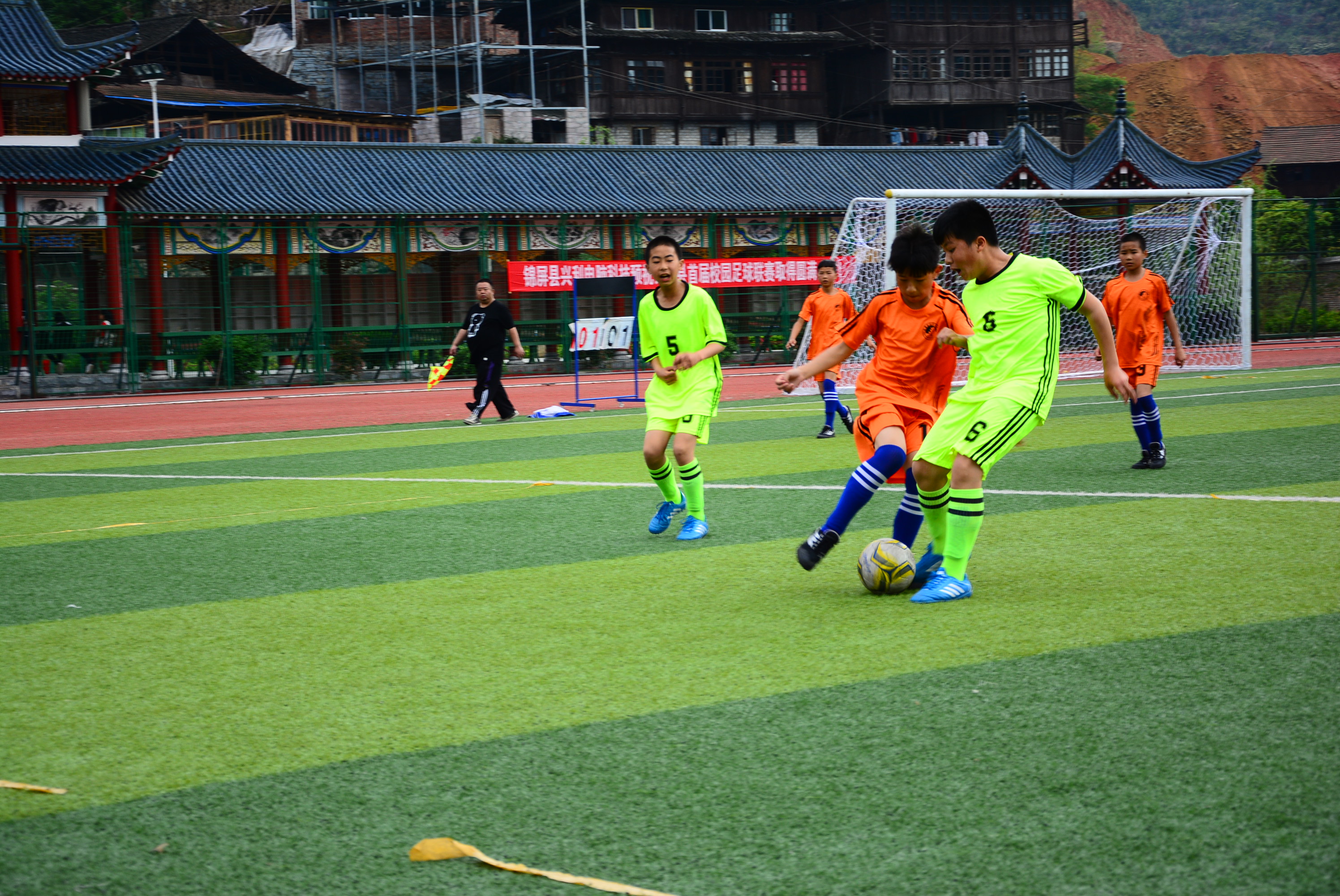 没有田径的足球场,没有足球的足球场