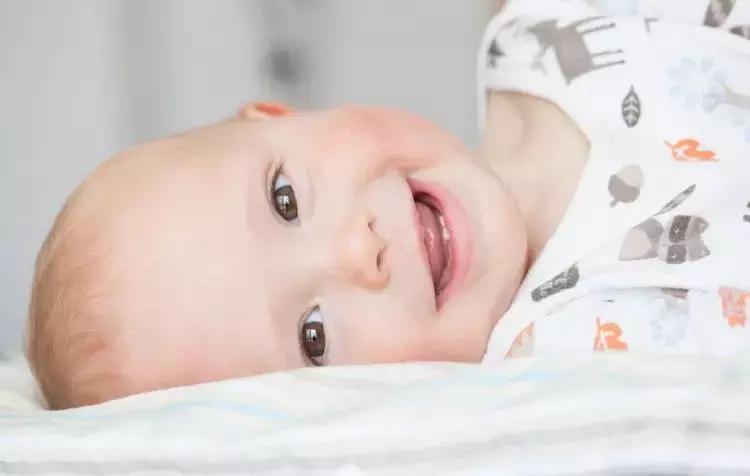 宝宝频繁夜醒哭闹怎么解决中医,一岁8个月宝宝频繁夜醒怎么回事