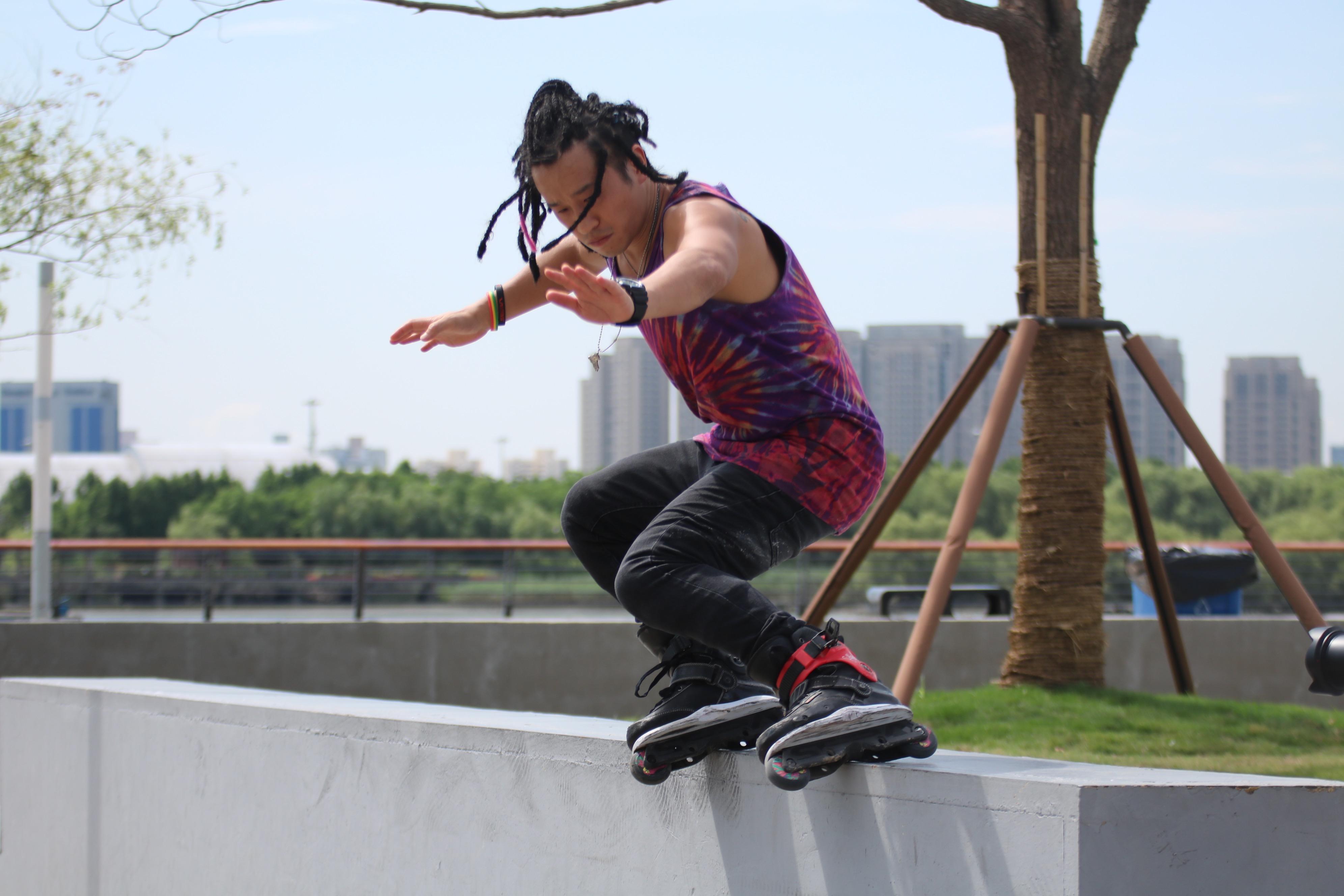 一分钟教你学会如何挑选轮滑鞋,轮滑学技巧应该用什么样的鞋