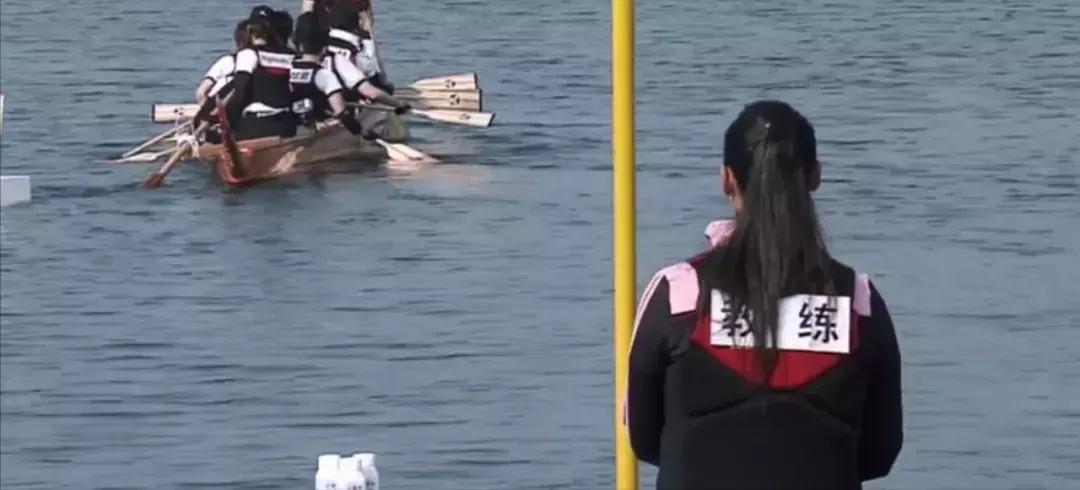 和TFboys年纪相仿的他，C位出道后热衷公益，网友：他会红