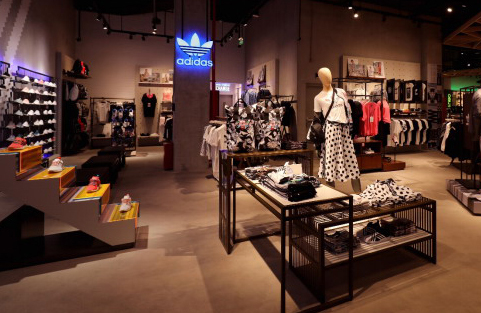 打造国内首家数字化智慧门店，星期六这次玩得挺大｜鞋业头条5.8