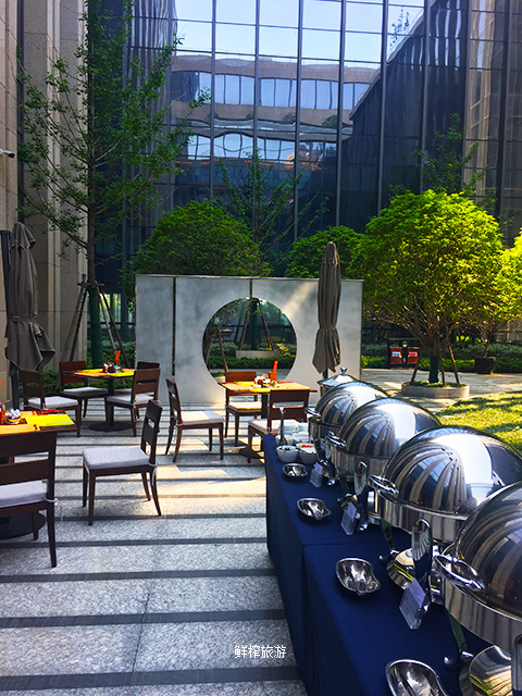 体验无锡华邑：这家酒店的面不一样，用澡盆上的小龙虾还管够