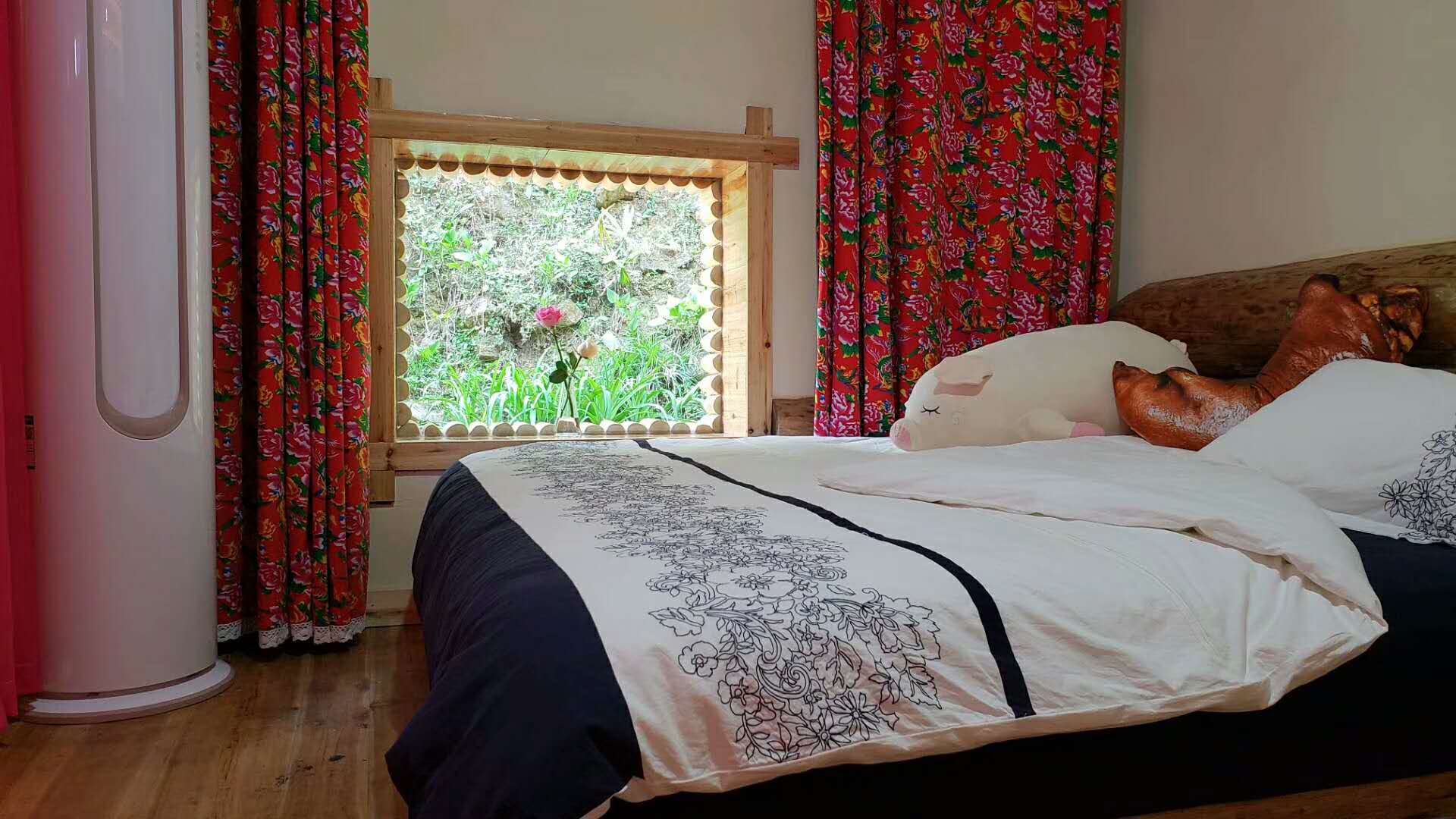 情侣出游张家界,张家界镜立方山居彩虹屋