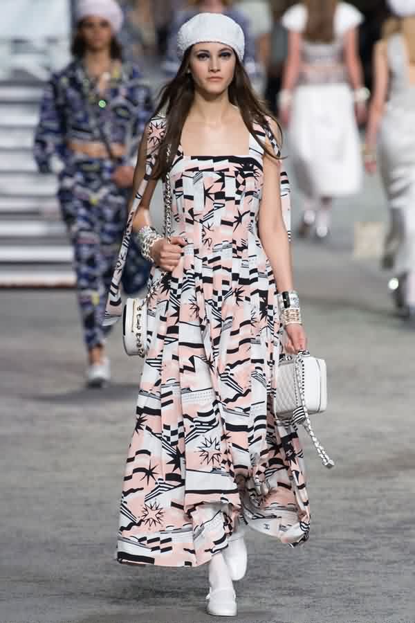 香奈儿巴黎时装秀价值多少,香奈儿巴黎皇宫大瀑布时装秀