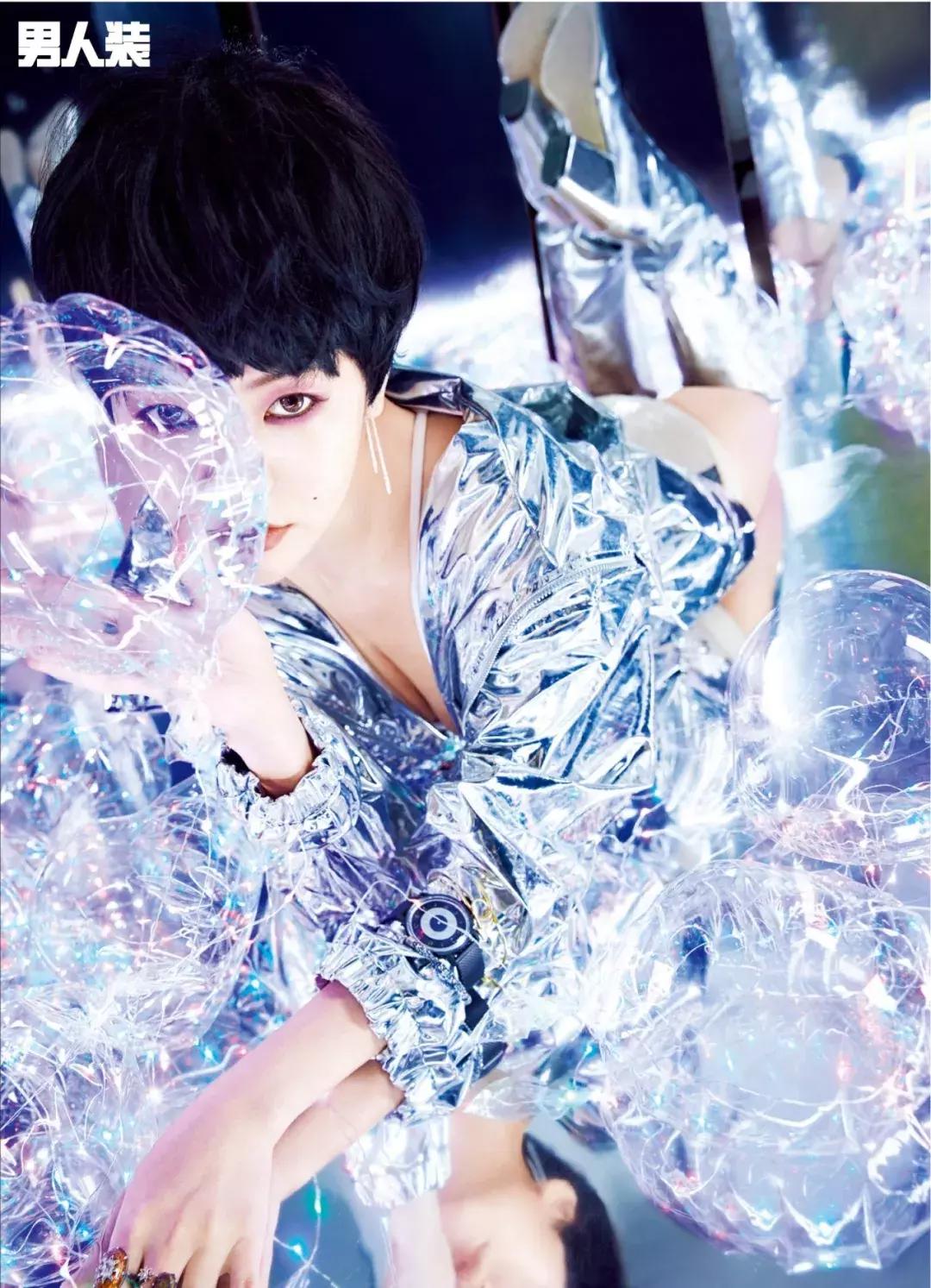 小S登上了《男人装》