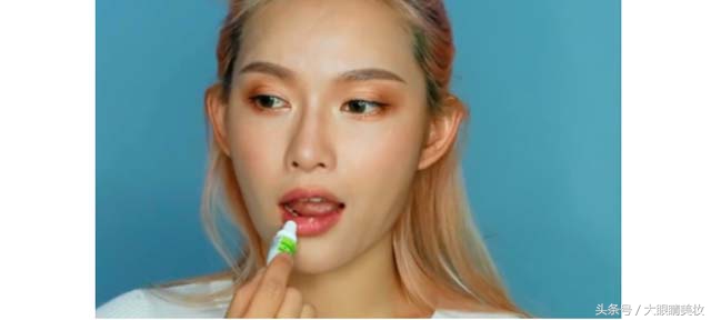 晕妆了怎么补妆不浮粉,眼妆晕妆了应该怎么补妆