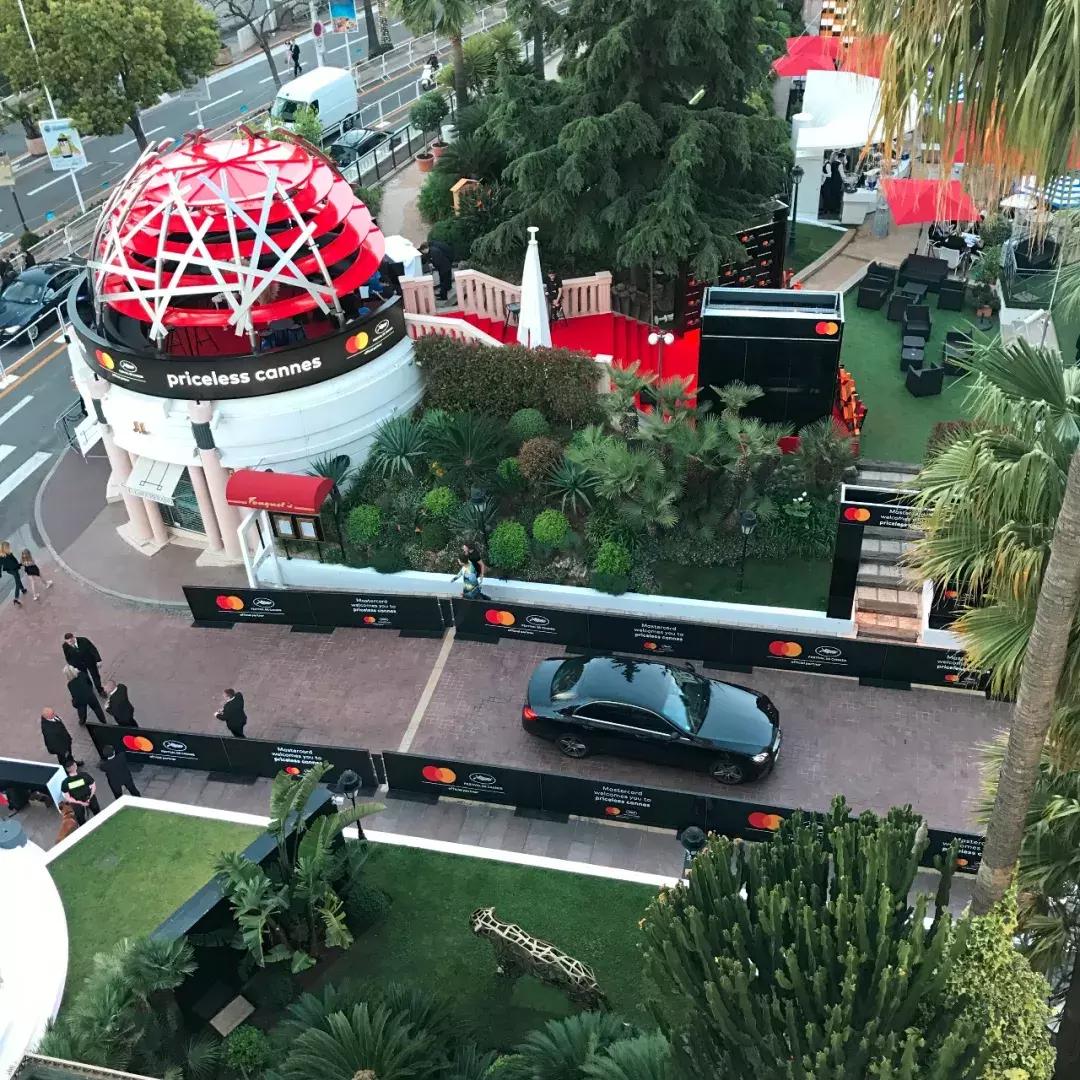 王丽坤戛纳红毯,王丽坤和李晨吻戏