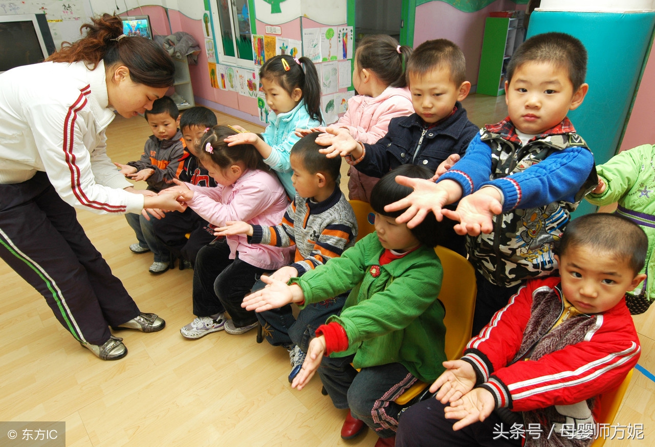 孩子4岁还尿裤子，两位宝妈不同处理方法，直接看出差距在哪里？