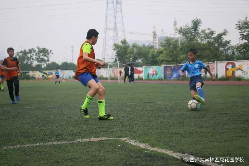 校园足球比赛观众席气氛,校园足球比赛精彩过人