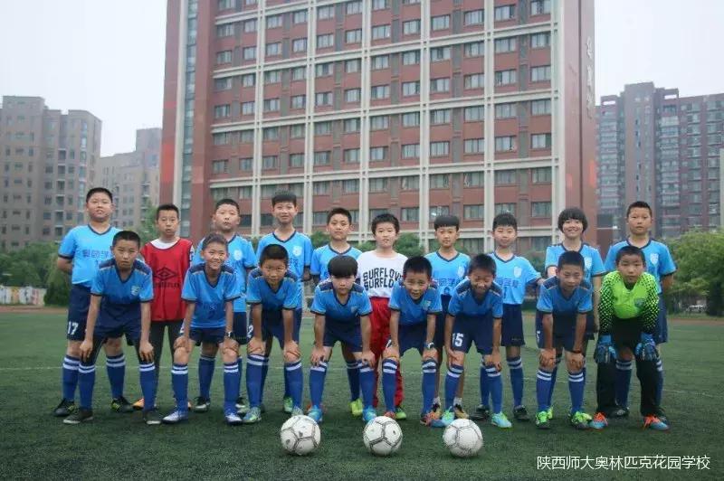 校园足球比赛观众席气氛,校园足球比赛精彩过人