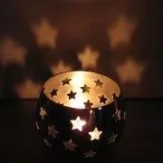 未满月宝宝一哭就要去抱吗,没满月宝宝睡觉哭闹频繁要抱着睡