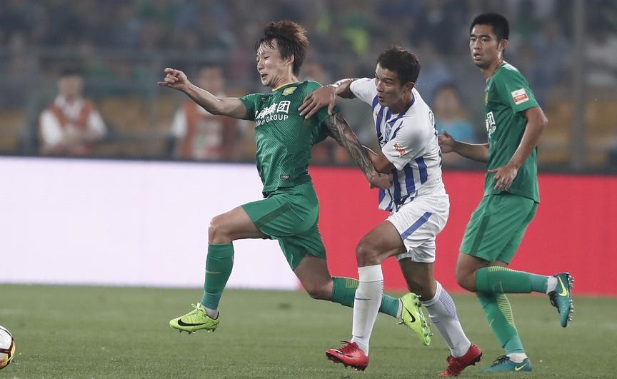 国安球员怒围裁判视频,国安队员质疑裁判被禁赛5场