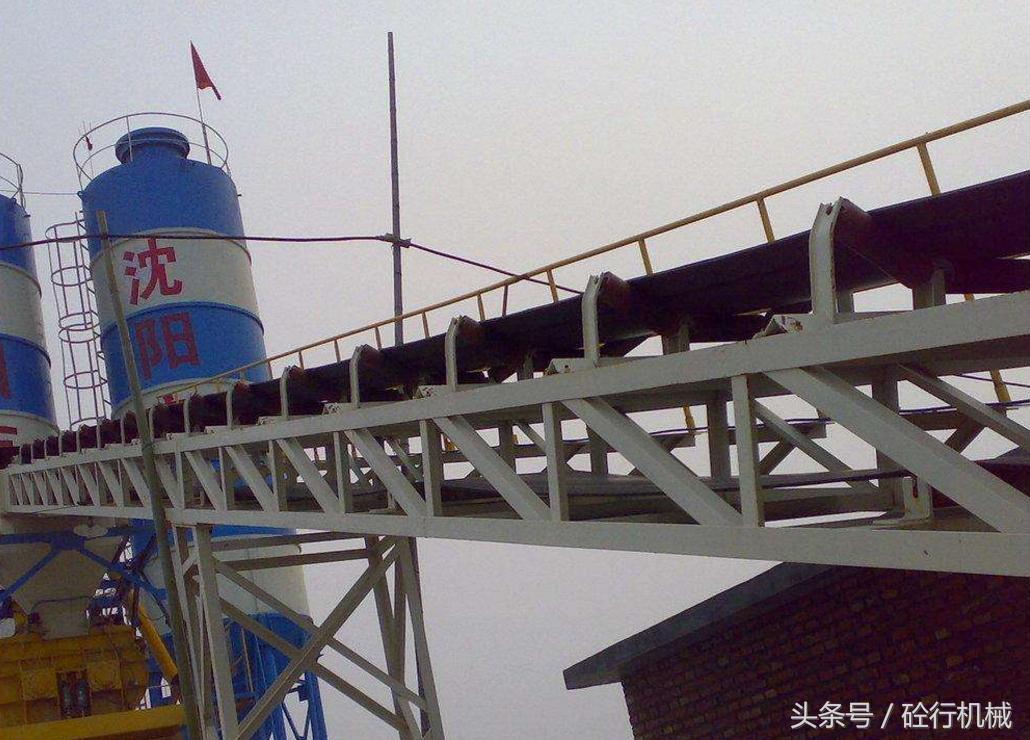 三一搅拌站斜皮带跑偏怎么调,搅拌站皮带跑偏解决方法