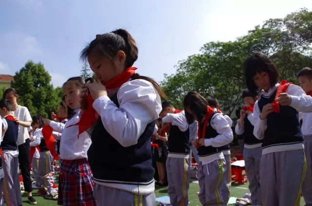 阳光下的成长艺术节,春天里歌唱活动