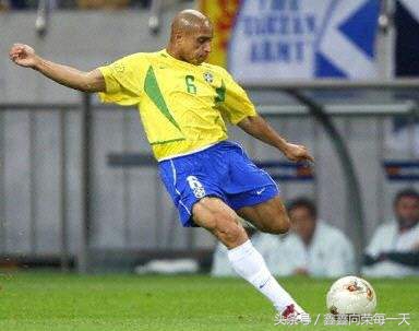 足球十大左脚球星排名,足球史上的10位最佳左后卫