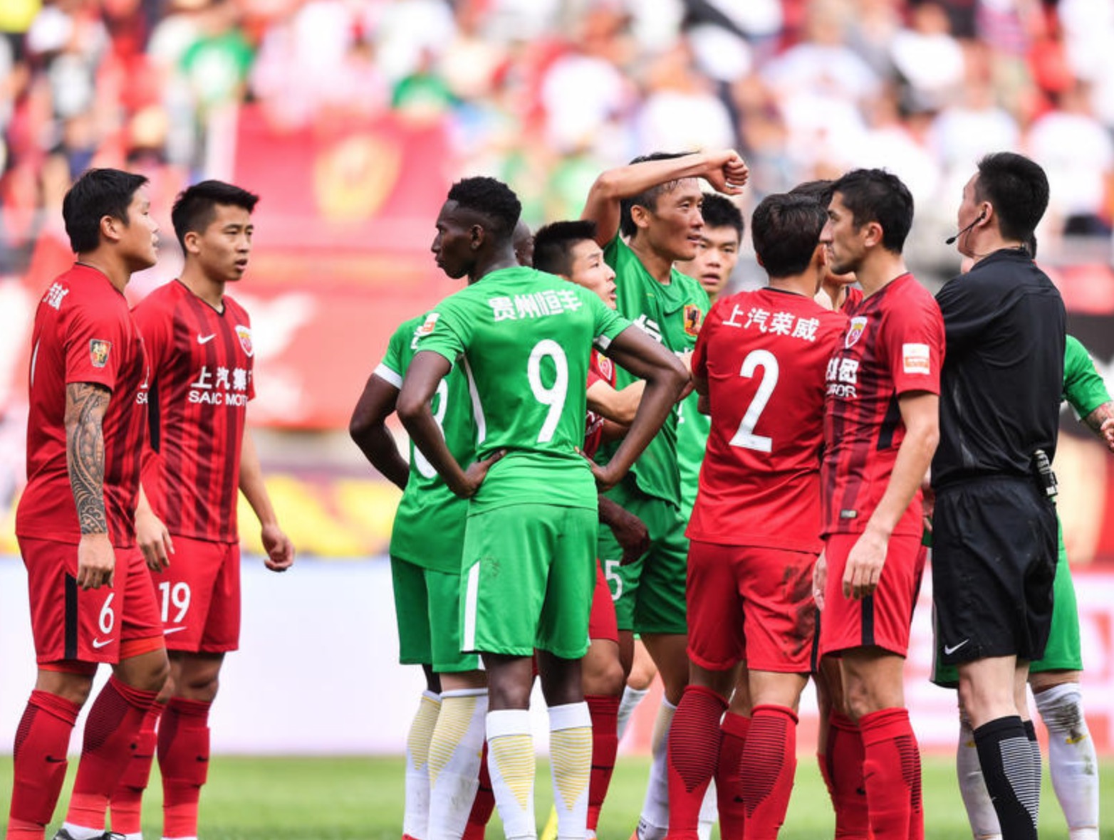 上港中超判罚,中超裁判红牌直接罚下上港悍将