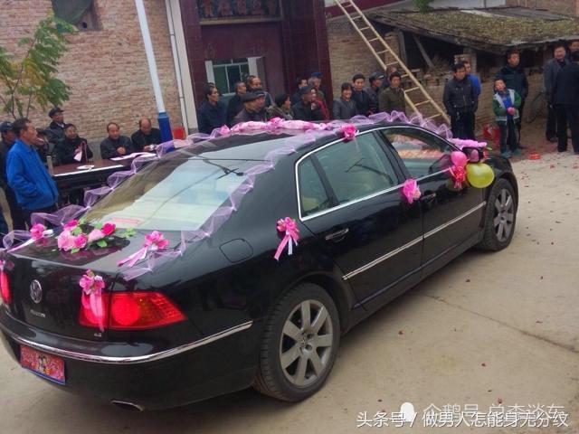 140万的辉腾到老家接新娘，却被当成桑塔纳