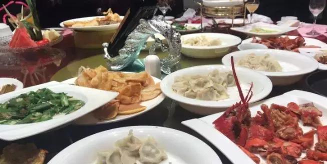 夏天来了喝啤酒吃海鲜,夏天到了吃海鲜