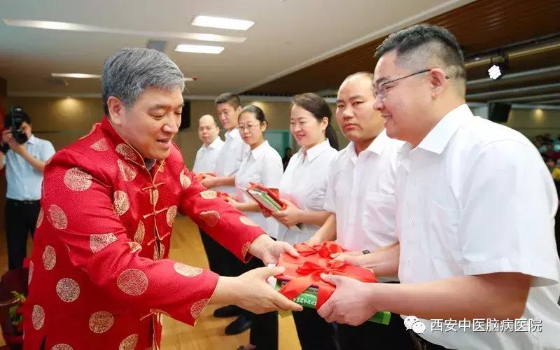 马融儿童脑病工作室收徒仪式暨大型义诊在西安中医脑病医院举行