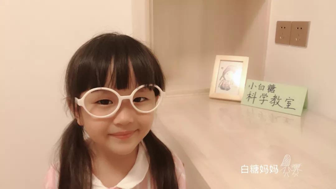 神笔白糖：我在盘子里画了只蝌蚪，加了点水，它就活过来游走了！