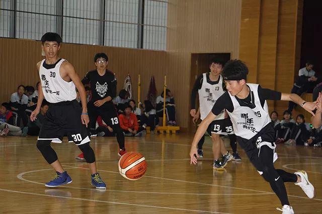 “校长在线”来了，快为闻涛中学男神校长打call~