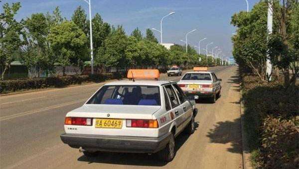 在驾校练车怎么转弯合适,学车练车方向感