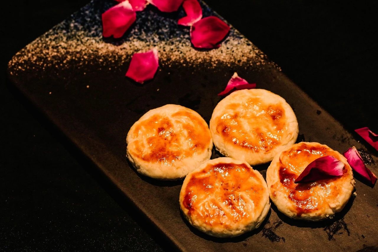 高管放弃高薪，研发出100多道新菜，取材就在店门口的小花园！