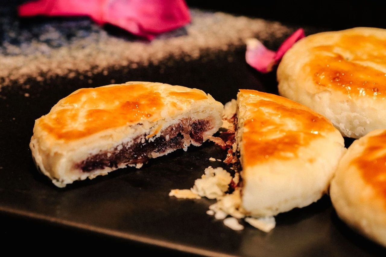 高管放弃高薪，研发出100多道新菜，取材就在店门口的小花园！