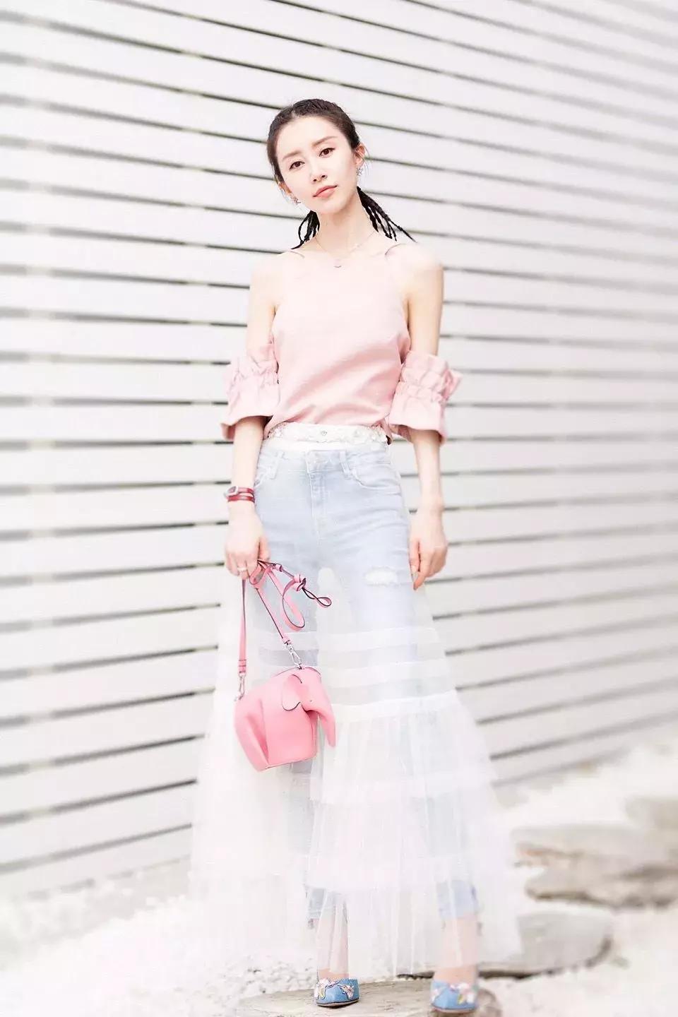 今年流行穿裤子还是裙子呢,今年流行裤子裙子一起穿