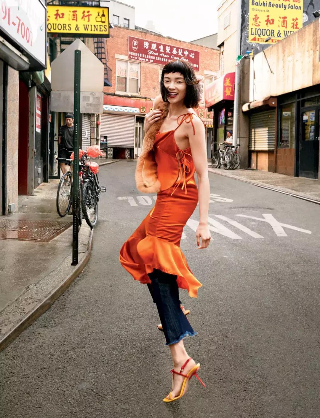 今年流行穿裤子还是裙子呢,今年流行裤子裙子一起穿