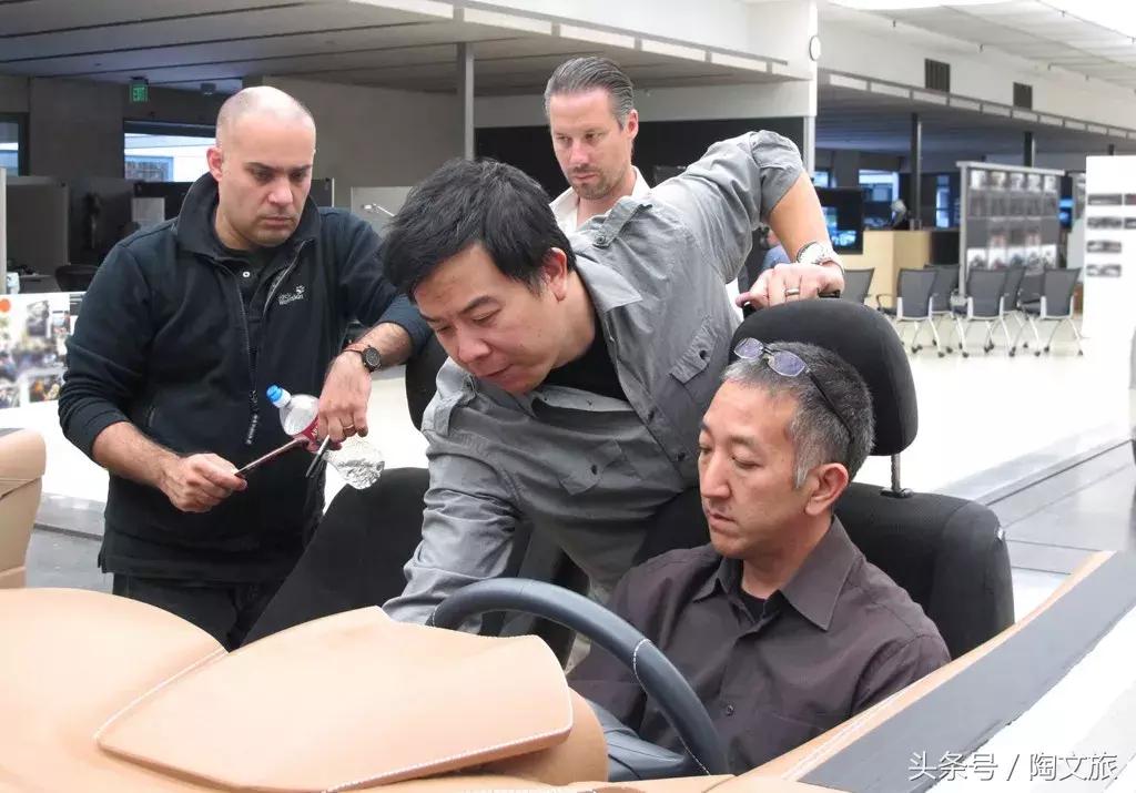 鍗佸嚑涓囧張甯呭張蹇殑濂ヨ开璺戣溅,浣庤皟鍗村缇庡疂椹ゥ杩殑姹借溅