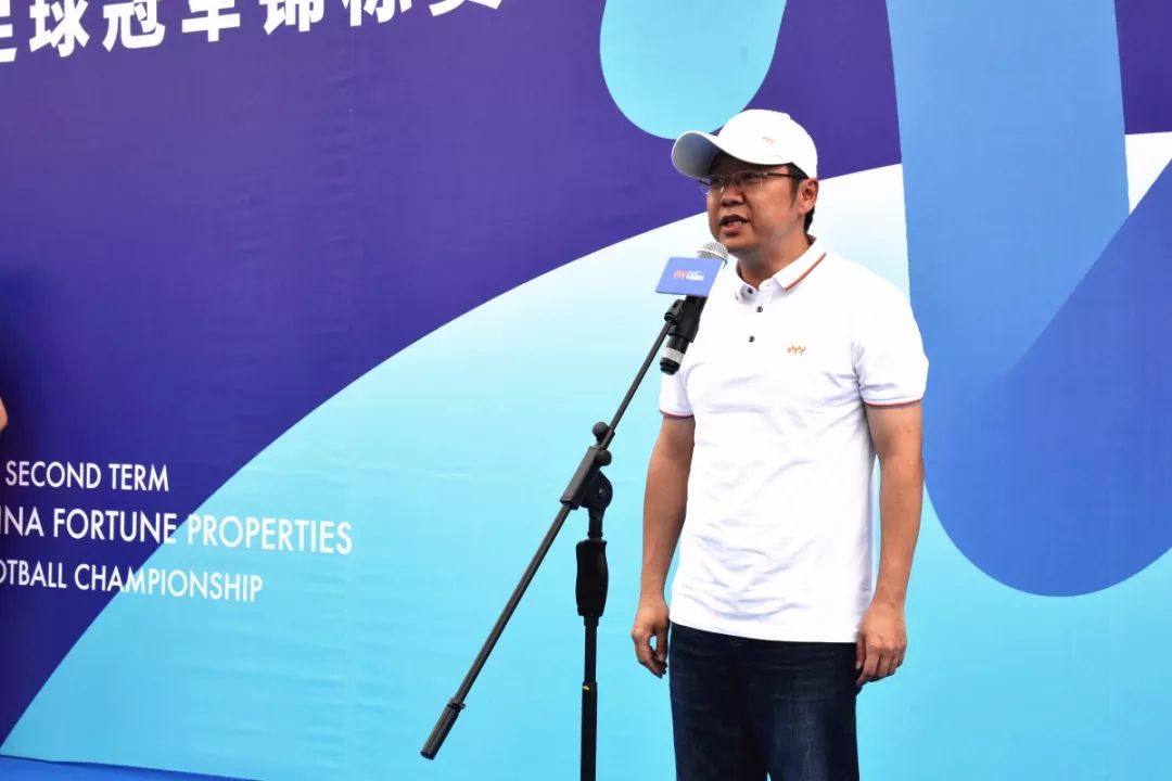 “宅男”也疯狂,且看足球赛场谁是英雄?