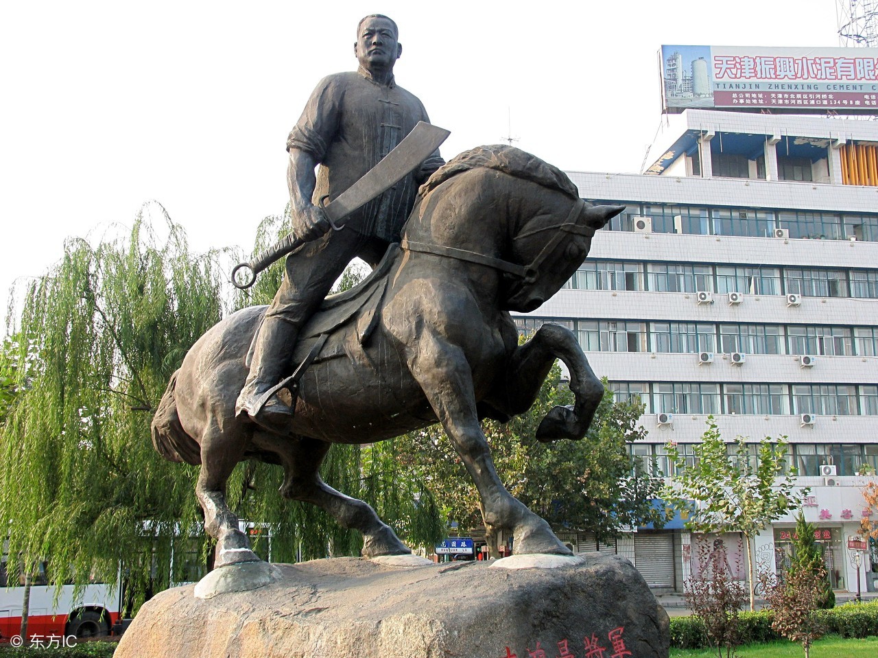 纪念抗日先烈的诗句,铭记抗战历史弘扬爱国精神诗