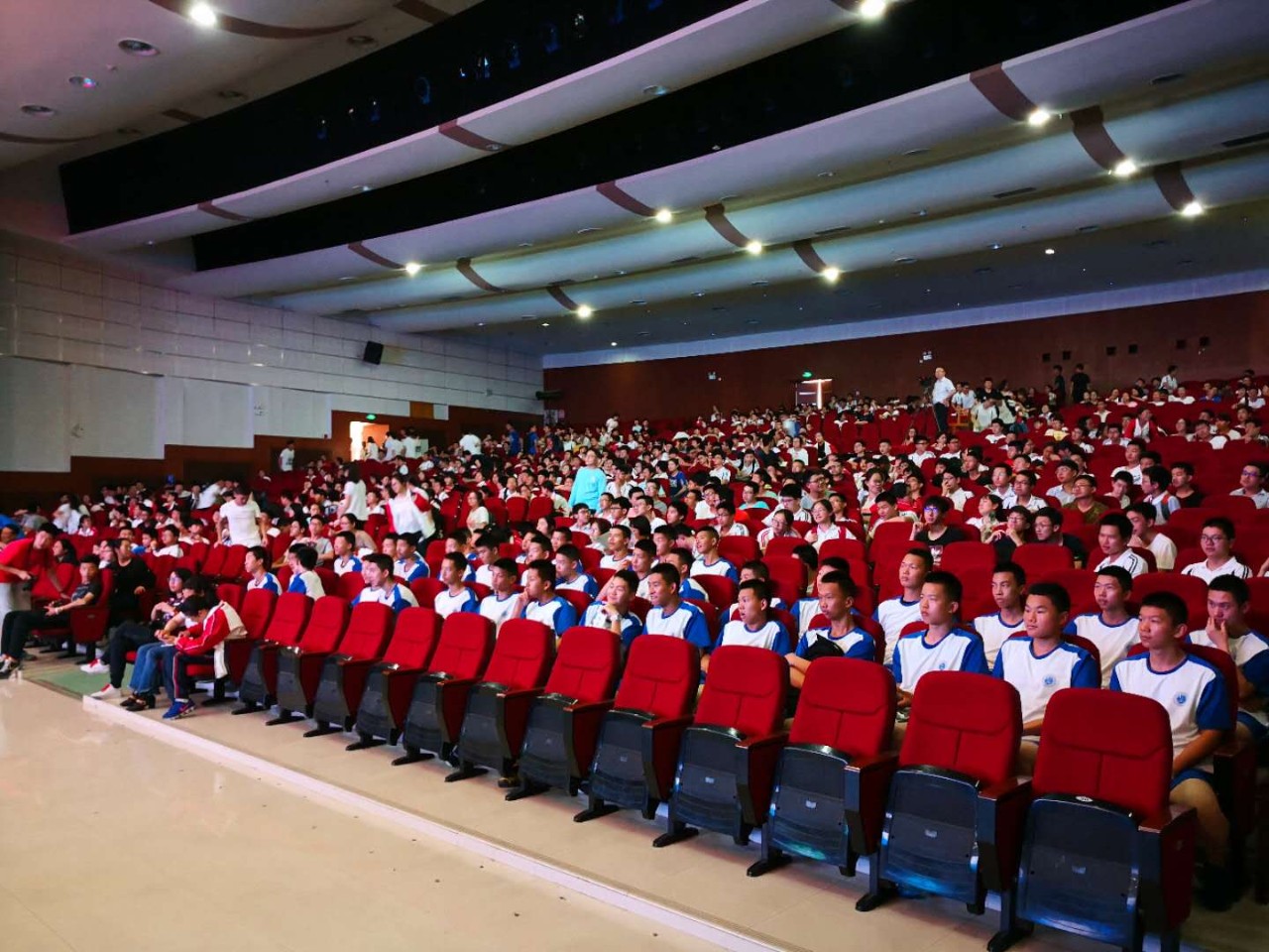 武网Young｜翻山越岭只为遇见你，武网球童校园宣讲再掀热潮！