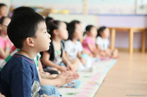 鸡宝宝老是摇头是什么情况,宝宝鸡的头偏在一边是什么原因