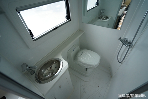 上汽大通迷你c型房车飞神,最新款飞神c型房车