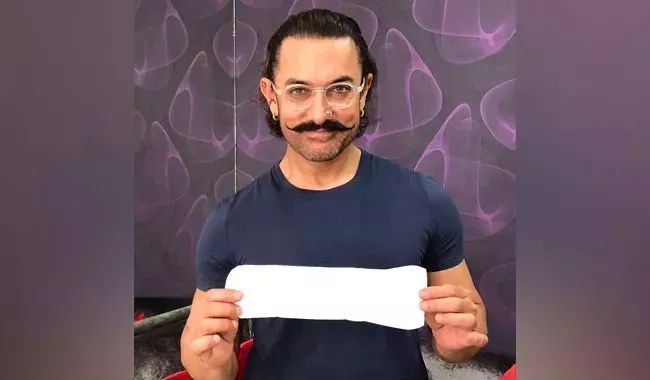 拿着卫生巾拍照为什么成了潮流？