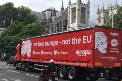 在英国穿上这个玩具，你的娃就是幼儿园之王