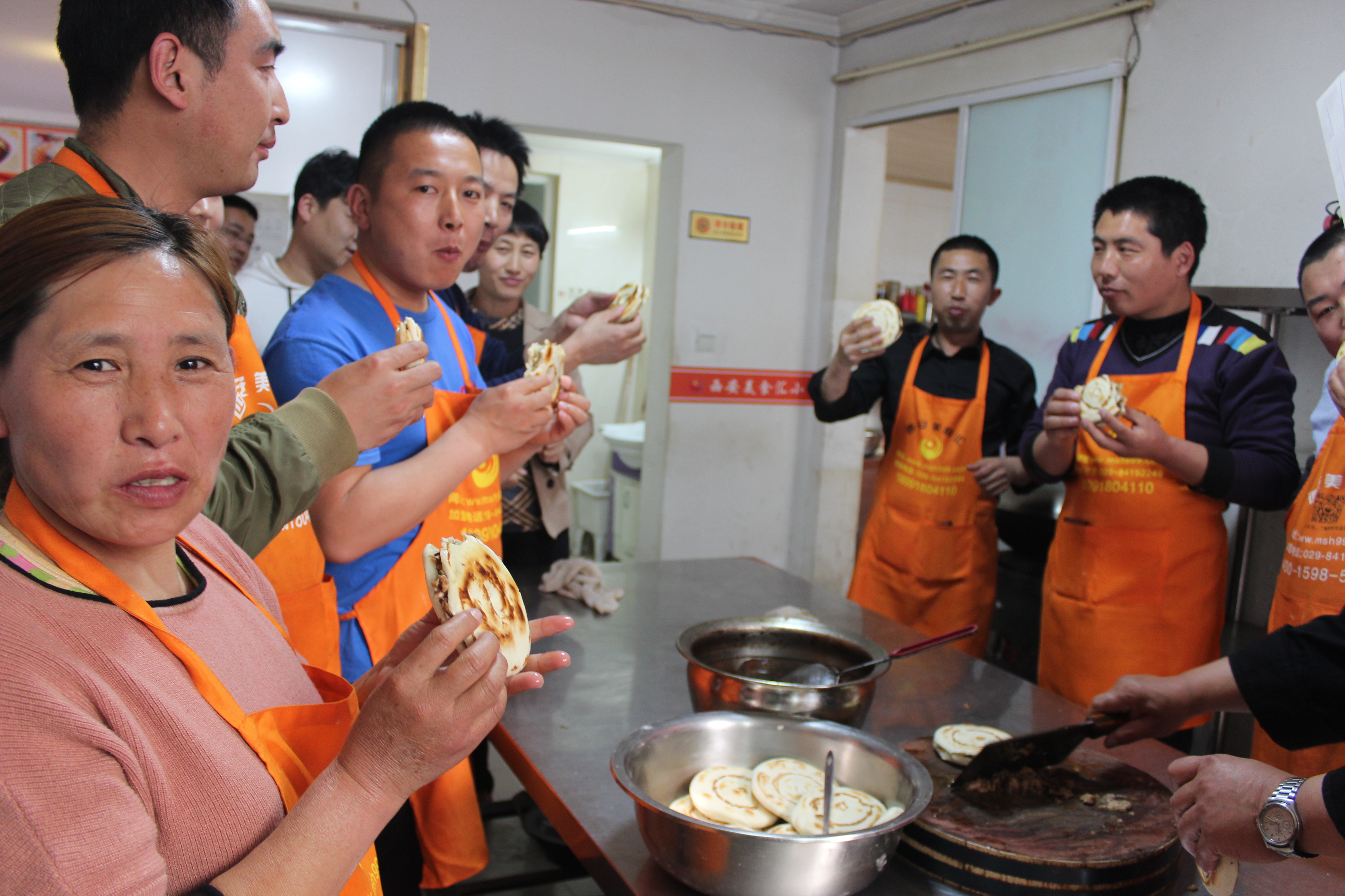 西安汇集美食攻略,西安美食汇小吃排骨面