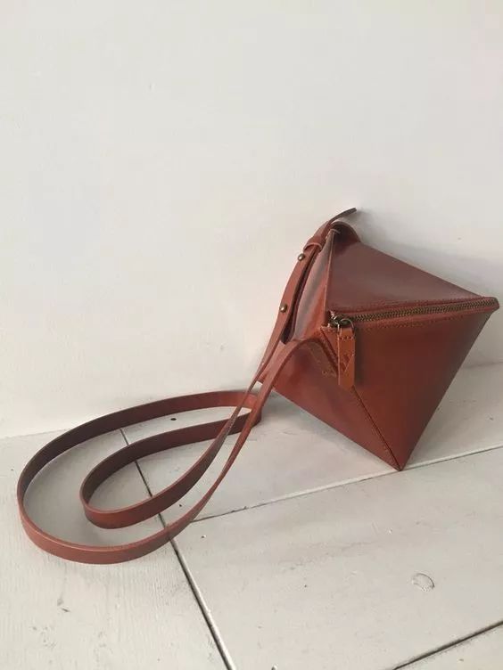 流行什么款式的包包又实用,今年流行大包包还是小包包