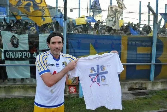 卢卡雷利前锋,卢卡雷利足球