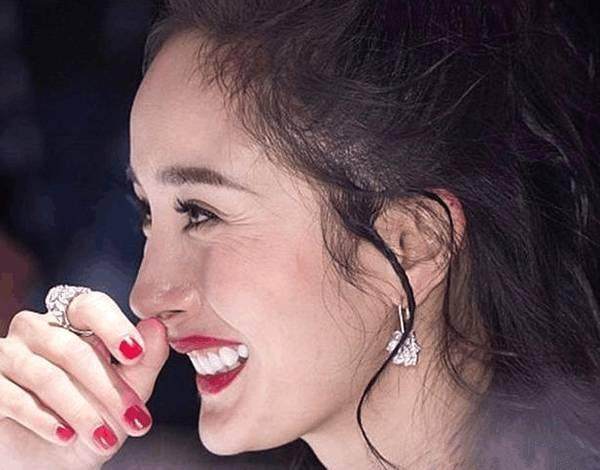 盘点被鱼尾纹害惨了的明星们，王凯满脸褶，杨幂一笑皮都松了！