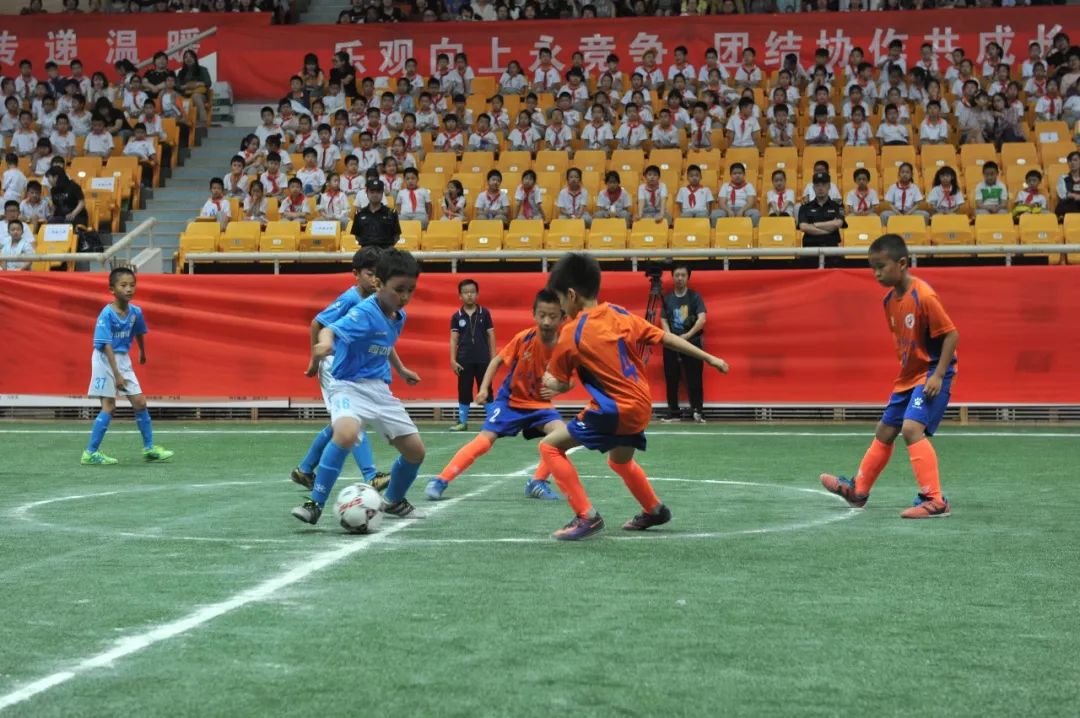 小学足球嘉年华足球赛,快乐小足球