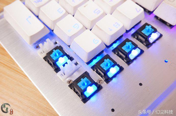 樱桃rgb轴和普通轴有什么区别,樱桃rgb红轴手感好不好