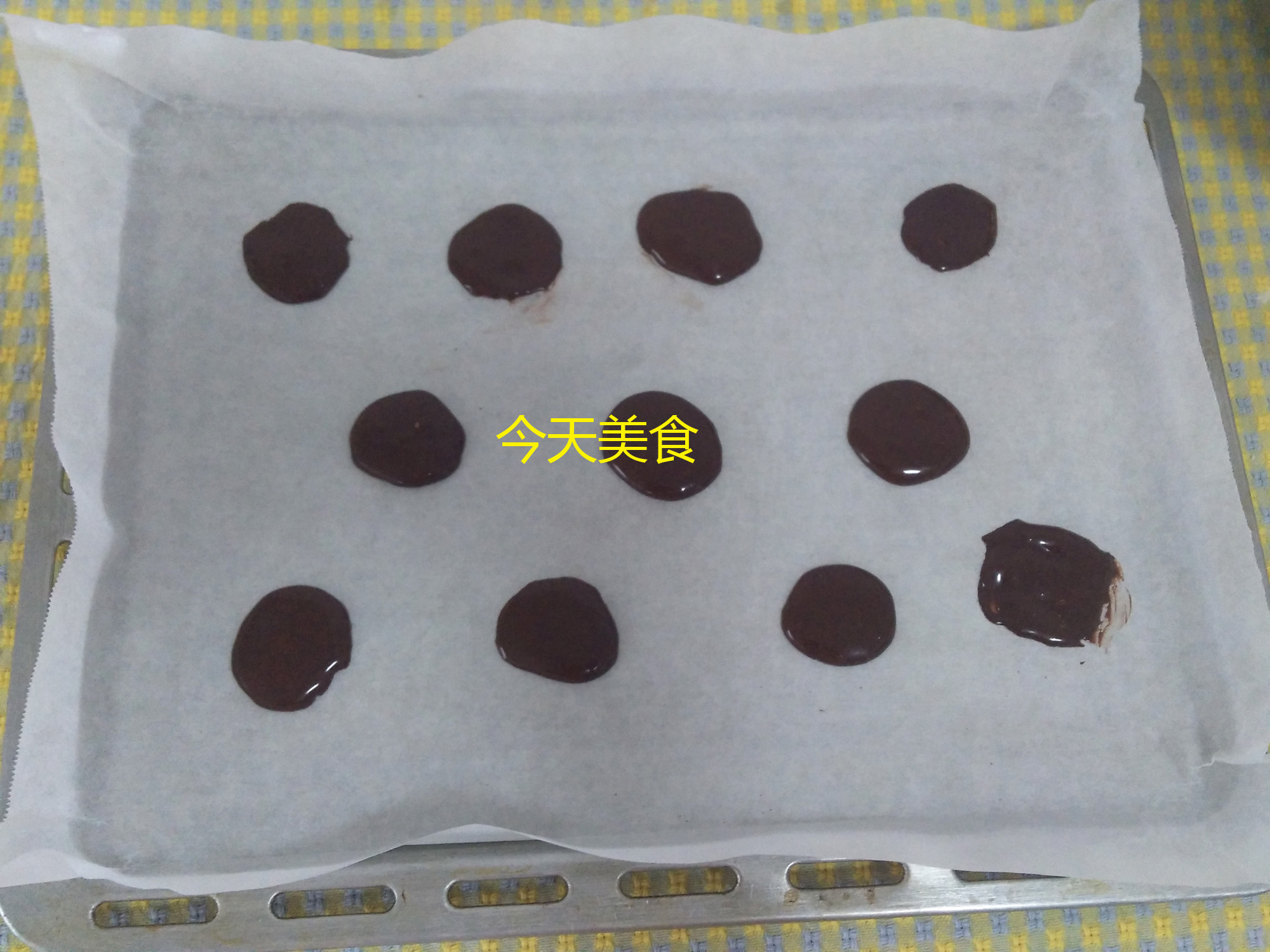 这有详细图文介绍，学一学怎么做蛋糕，就不会被戚风给“气疯”了